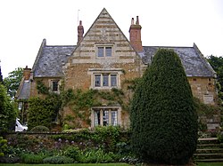 Coton Manor -Northamptonshire -UK -house-27May2008.jpg