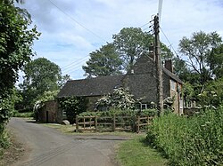 Dodford-Cottage by a stream - geograph.org.uk - 1938988.jpg