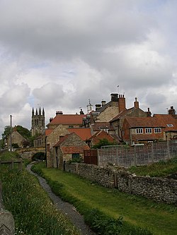 Looking up Borough Beck to the higgledy-piggledy buildings of Helmsley - geograph.org.uk - 432528.jpg