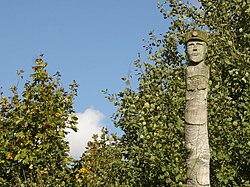 Miner's Head Totem Pole - Detail - geograph.org.uk - 994755.jpg